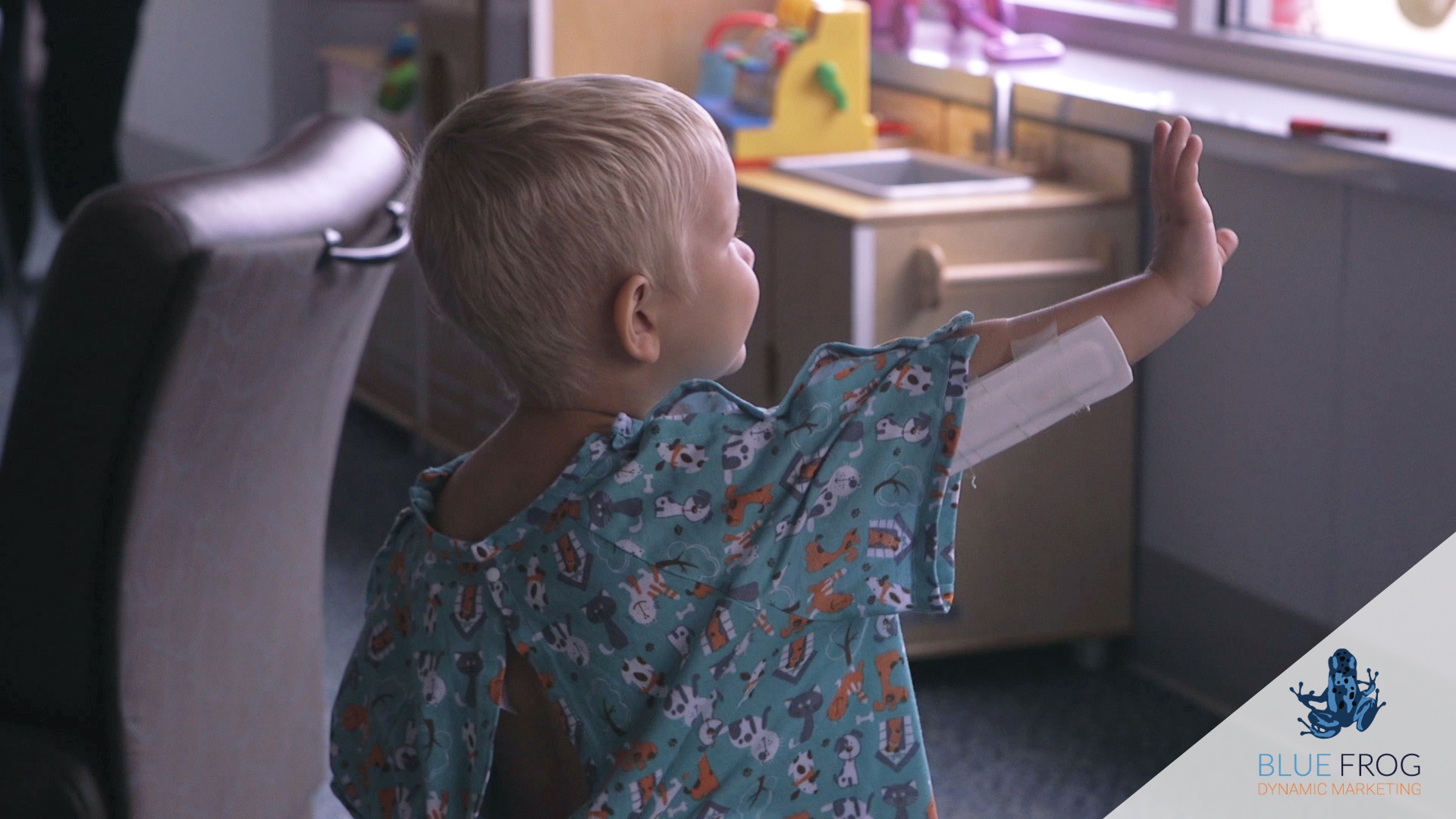 Child-Waving-2